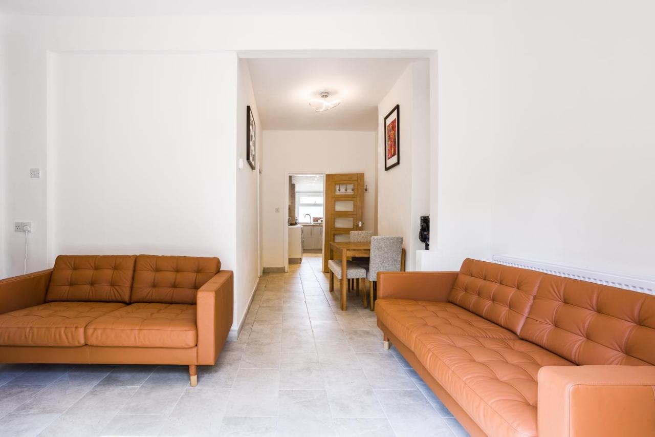 4 Bedroom House With Garden, Parking & 3 Mins Walking Distance From Train Station Londýn Exteriér fotografie