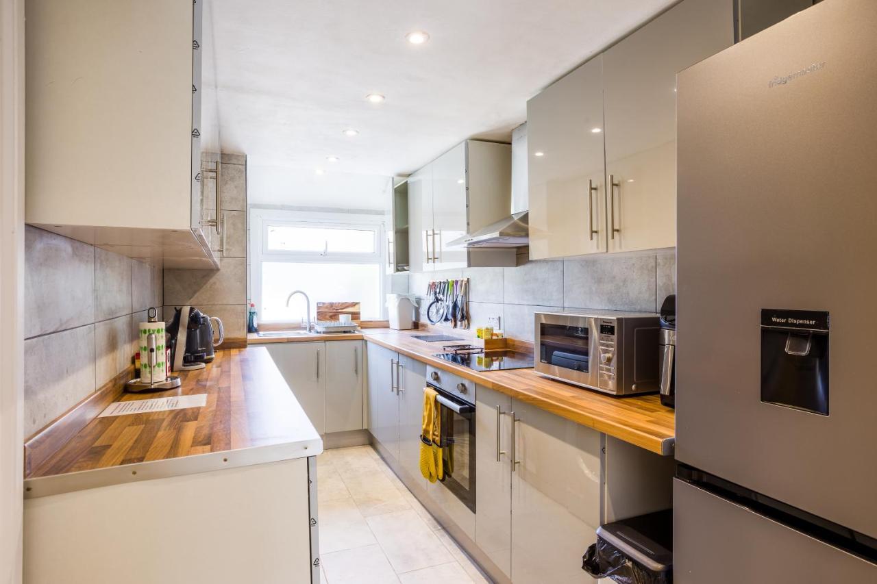 4 Bedroom House With Garden, Parking & 3 Mins Walking Distance From Train Station Londýn Exteriér fotografie