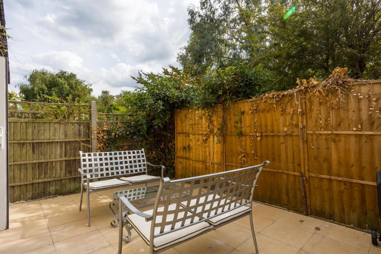 4 Bedroom House With Garden, Parking & 3 Mins Walking Distance From Train Station Londýn Exteriér fotografie