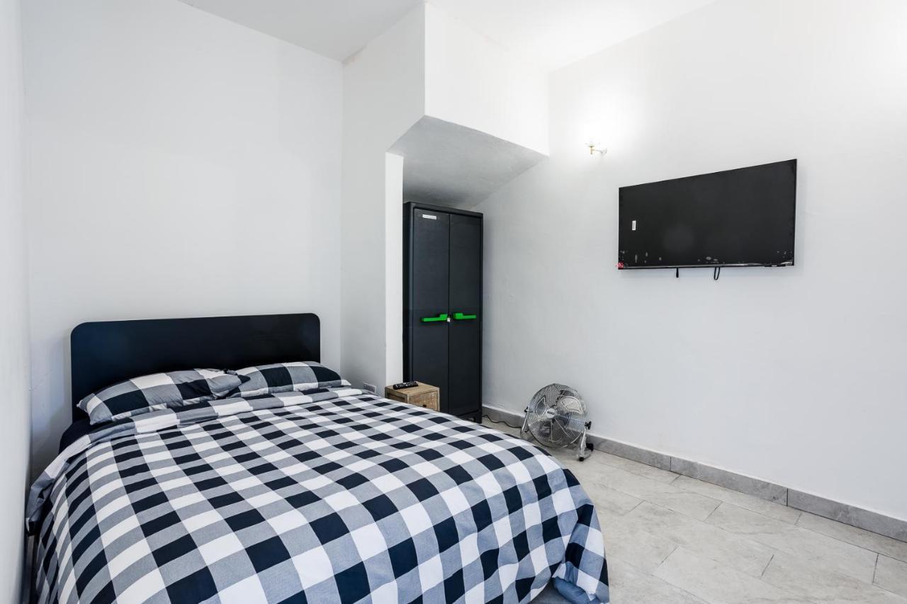 4 Bedroom House With Garden, Parking & 3 Mins Walking Distance From Train Station Londýn Exteriér fotografie